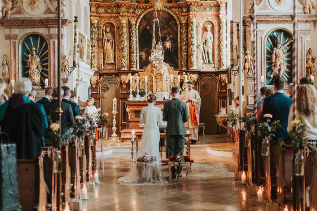 Kirchliche Trauung in der Wallfahrtskirche St. Leonhard in Höhenkirchen Siegertsbrunn
